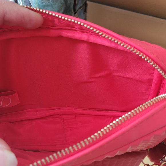 Host post 🥳💥💥💥Valentino💥💥💥 - Picture 9 of 12